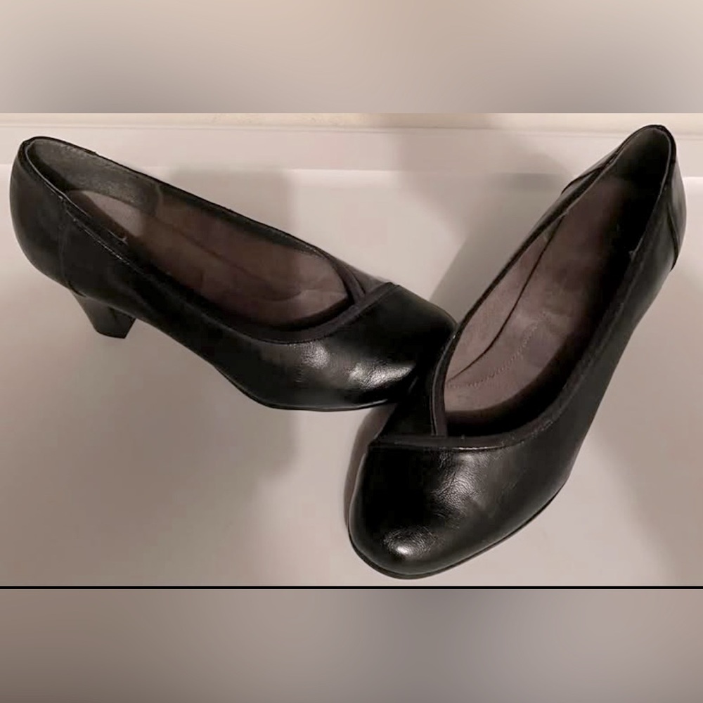 Aerosoles  3 in soft black leather heels women’s size 9
